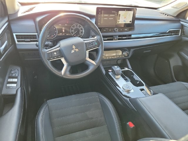 2025 Mitsubishi Outlander SE - Photo 13