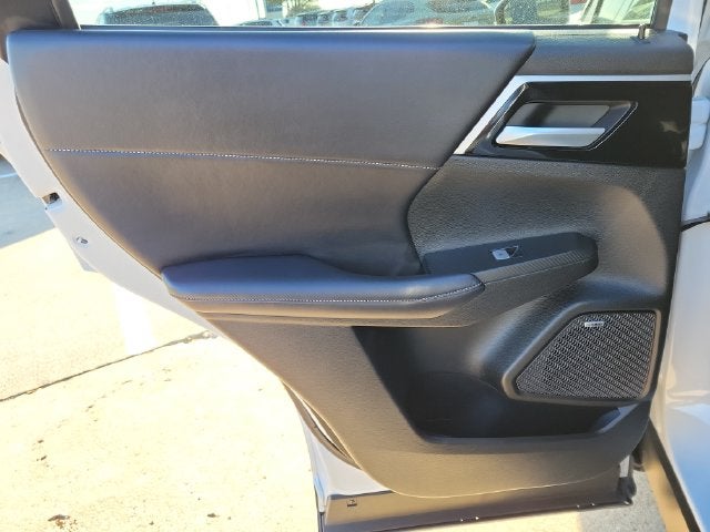 2025 Mitsubishi Outlander SE - Photo 14