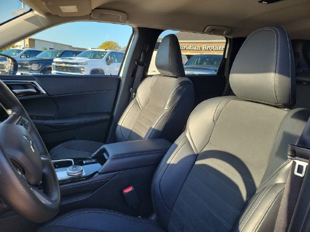 2025 Mitsubishi Outlander SE - Photo 15