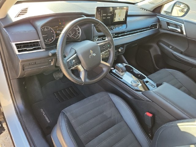 2025 Mitsubishi Outlander SE - Photo 17