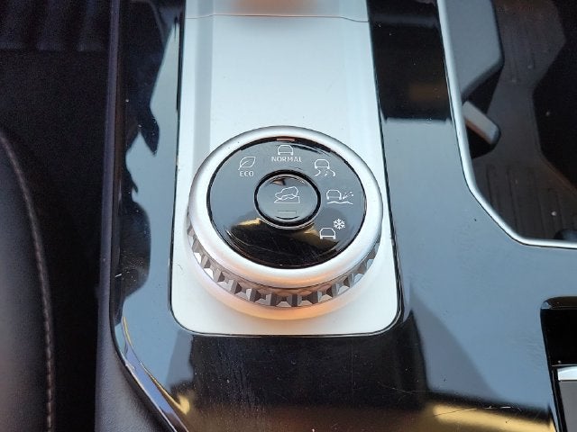 2025 Mitsubishi Outlander SE - Photo 28