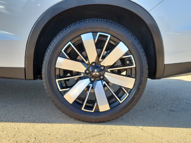2025 Mitsubishi Outlander SE - Photo 9