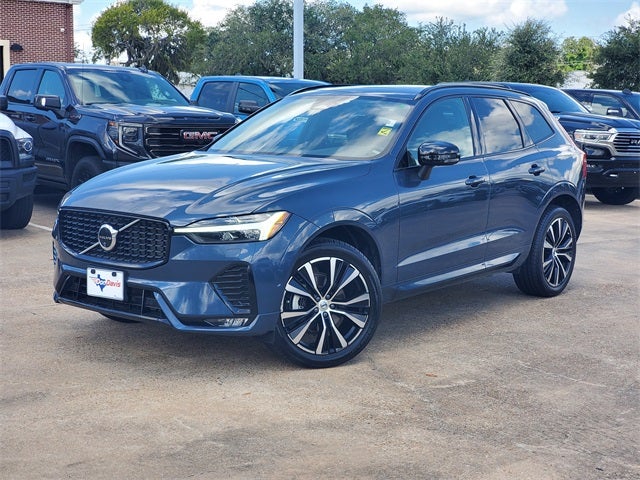 2024 Volvo XC60 B5 Plus Dark Theme