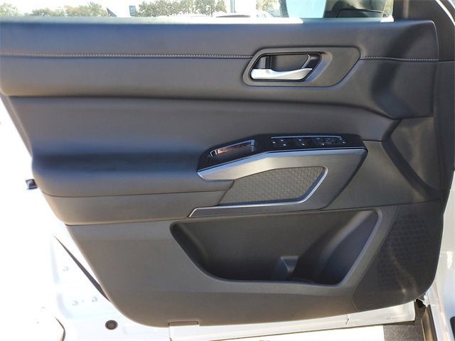 2025 Nissan Pathfinder SL FWD