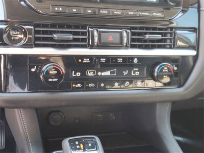 2025 Nissan Pathfinder SL FWD