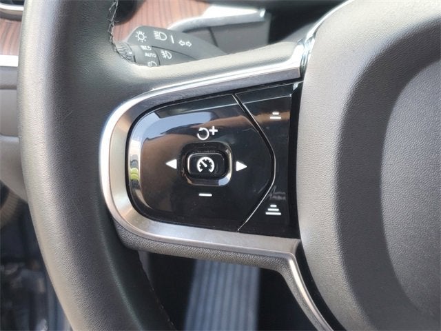 2024 Volvo XC60 Plus Dark Theme