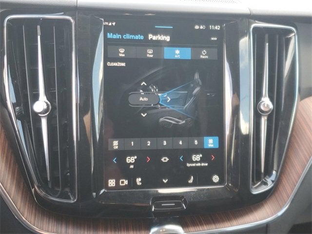 2024 Volvo XC60 Plus Dark Theme