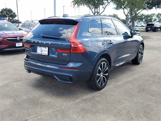 2024 Volvo XC60 Plus Dark Theme
